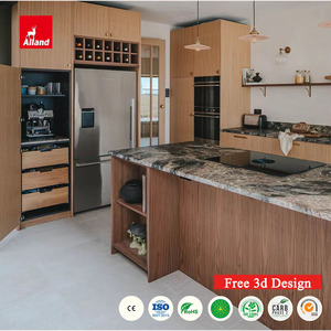 Armoires de cuisine en placage de chêne blanc massif et noyer, style transition personnalisé, avec portes escamotables à face plate et îlot central en marbre - Product Image 1