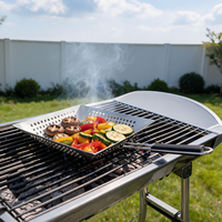 Wajan Panggang BBQ Persegi Stainless Steel Berlubang Kapasitas Besar DaS dengan Gagang Kayu untuk Ikan, Sayuran, Barbekyu Luar Ruangan
