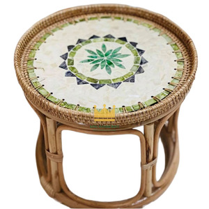 Mesa auxiliar de ratán natural hecha a mano por proveedor vietnamita, mesas de centro redondas de diseño moderno con patrón de nácar. - Product Image 3