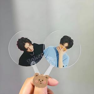 Ventilateur à main Kpop personnalisé en gros Mini <span class=keywords><strong>piquet</strong></span> en plastique rond imprimé double face mignon personnalisé pour les événements - Product Image 4