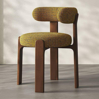 Chaise de salle à manger nordique de luxe léger, structure en chêne massif, dossier rembourré en chenille, empilable, durable pour les familles, les hôtels et les restaurants