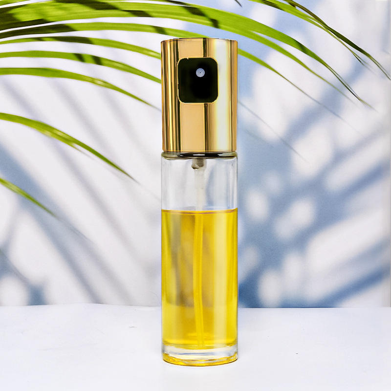 Bouteille claire avec la pompe d'or