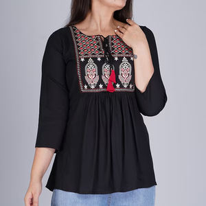 Top de algodón con estilo para mujer, decoración de encaje bordado, cómodo ajuste holgado, estilo informal de oficina, estampado de primavera - Product Image 6