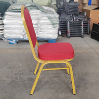 Chaises de banquet empilables en fer avec housse en tissu moderne et durable, coussin en éponge pour hôtels, restaurants, mariages en plein air, événements et fêtes