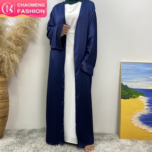 1439 #   Abaya pour femmes musulmanes en satin lisse, style kimono à manches fendues, vêtement islamique populaire, abayas modestes imprimées avec des lignes argentées - Product Image 1