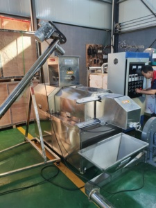 Machine de fabrication de granulés d'aliments pour poissons aquatiques durables de haute qualité extrudeuse de granulés machine à double vis production de machines à aliments pour chiens - Product Image 5
