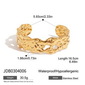 Bracelet large martelé de luxe discret 2025, style industriel minimaliste, jonc ouvert, bijoux essentiels pour femmes - Product Image 5