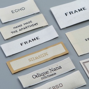 Étiquettes tissées à coudre personnalisées étiquettes de cou de vêtements haute densité étiquettes principales de vêtement de logo de marque pour vêtements - Product Image 2