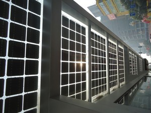 Panel Solar BIPV Personalizado de 500W, Azul Oscuro/Negro, Doble Vidrio, Garantía de 10 Años, Silicio Monocristalino de Alta Eficiencia para Otros Usos Ecológicos - Product Image 2