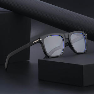 Gafas de sol retro con montura cuadrada para hombre, montura de resina, lentes de PC, protección UV400, clase 2, lentes de sol con diseño de flores ámbar y escamas amarillas - Product Image 4