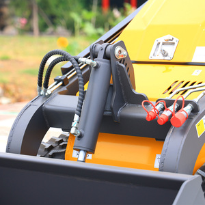 Mini-chargeuse compacte sur chenilles 25 CV pour la construction et l'agriculture avec moteur CE EPA, tarière, godet et fourche à palettes - Product Image 1