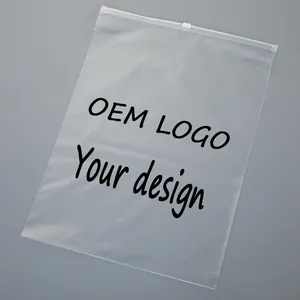 Матовая сумка на молнии с логотипом