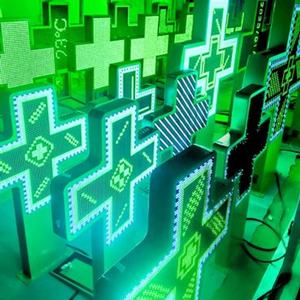 <span class=keywords><strong>Cartel</strong></span> digital <span class=keywords><strong>LED</strong></span> IP65 exterior personalizado con animación para tienda minorista caja de luz cruzada de <span class=keywords><strong>farmacia</strong></span> - Product Image 4