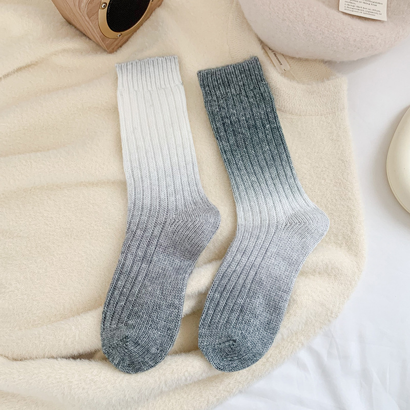Gradient Gray-White