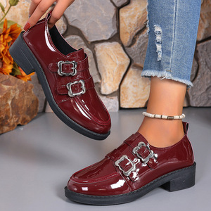 รองเท้าส้นเตี้ยผู้หญิง หนังสีสดใสสำหรับฤดูใบไม้ร่วง ไซส์ใหญ่ พร้อมหัวเข็มขัด รองเท้าหนังแบบเรียบสไตล์อังกฤษ รองเท้าส้นเตี้ยแบบหุ้มข้อ ไซส์ 43 - Product Image 2