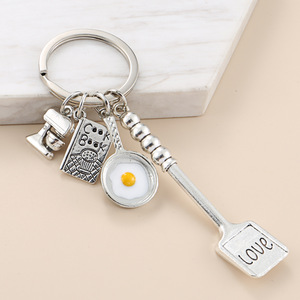 Divertido estilo de dibujos animados llavero de Metal único esmalte huevo cuchara cubiertos mujer regalo Pan frito receta llavero llaveros - Product Image 3