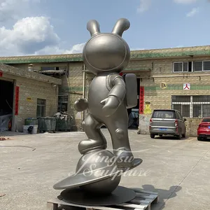 Modern Design Large Size Astronaut Fiberglass Statue Silver Rabbit Statue Standing On Planet