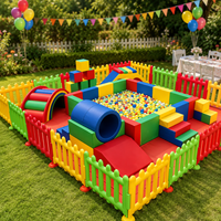 Ensemble d'équipements de jeu gonflables Rianbow Color avec château gonflable, piscine à balles, structure d'escalade, toboggan et tunnel pour location événementielle