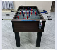 Table de baby-foot moderne en bois grainé avec 8 tiges, porte-gobelets et tableau de scores pour adultes - Vente en gros