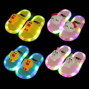 Amazon.com: Slippers Sandalias de luz LED para niños, sandalias luminosas  para bebé, zapatos de agua para la playa de verano, antideslizantes, para  caminar, ducha, piscina, chancletas para niños (color: azul, talla: EU34/35  (