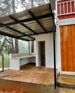 Maison préfabriquée en conteneur à 2 étages avec balcon et revêtement en bois pour <span class=keywords><strong>Airbnb</strong></span>, complexe hôtelier ou logement du personnel - Product Image 2