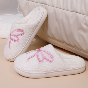 Nouvelles pantoufles pour femmes au design élégant, semelle TPR de qualité supérieure, dessus en fourrure personnalisé, dernières nouveautés de l'usine - Product Image 4