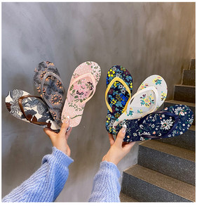 <span class=keywords><strong>Sandales</strong></span> plates d'été pour femmes à motif floral, à enfiler, durables, avec tige en PVC/PU écologique, semelle intermédiaire en EVA, bout ouvert - Product Image 1
