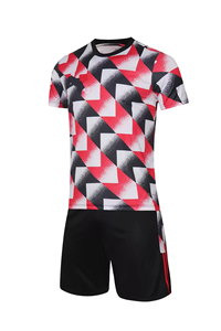 Tenue de football en gros 100% polyester, uniforme de football pour hommes, nouveau design 2025, ensemble d'uniformes de football personnalisés en maille à séchage rapide - Product Image 4