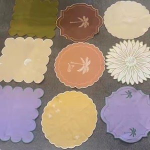 Sets de table et serviettes rectangulaires brodées à la main avec bord ondulé et bord festonné, 100% lin, écologiques et biologiques pour mariage - Product Image 3