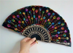 Nuevo Abanico Plegable Estilo Gitano Europeo, Abanico de Bambú Ecológico Multicolor con Lentejuelas Pintadas, Diseño de Pavo Real Multicolor para Fiestas - Product Image 4