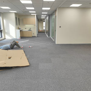 Dalles <span class=keywords><strong>de</strong></span> moquette épaissies pour bureau, couverture <span class=keywords><strong>de</strong></span> grande surface, sols en <span class=keywords><strong>ciment</strong></span>, gris, absorption acoustique forte, usage commercial - Product Image 5