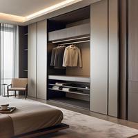 Armoire intégrée rétro en hêtre massif avec rangement combiné pour chaussures et vêtements, idéale pour l'entrée de la maison ou les petites chambres.