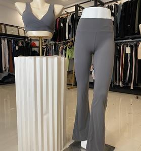 Logotipo personalizado Sujetador de gimnasio y pantalones de yoga acampanados Conjuntos Traje de yoga para mujeres - Product Image 1