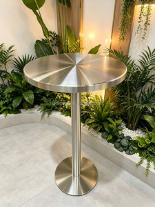 Tavolo Alto Moderno in Acciaio Inox Spazzolato con Texture Radiale, Base Alta per Bistrot, Caffè, Ristoranti e Hotel, Arredamento Commerciale - Product Image 4