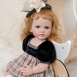 Bambola Reborn da 22 Pollici, Simulazione Neonato in Gomma Morbida, Realistica con Capelli Biondi e Funzione Succhietto - Product Image 1