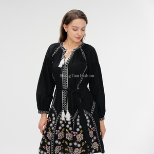 Robe d'été personnalisée pour femmes, design tendance 2025, broderie florale, robes pour femmes en coton - Product Image 2