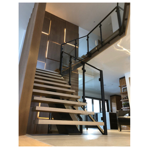 Escalera Moderna Interior de Acero con Viga Central, Escalones de Madera Maciza y Barandilla de Vidrio - Product Image 1