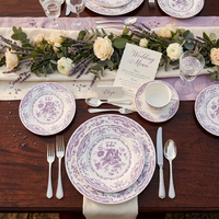 Service de table en céramique vintage violet à motifs floraux, assiettes en porcelaine fine de différentes formes, tasses à café et soucoupes, ensemble de vaisselle