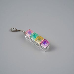 Botón de descompresión de plástico con luz, llavero luminoso portátil con cuatro teclas de eje mecánico, colgante de descompresión - Product Image 4