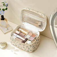 Grande trousse de toilette matelassée pour femmes, s'ouvrant à plat, organiseur de maquillage avec poignée