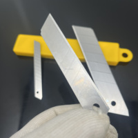Couteau utilitaire industriel 18mm avec 10 nœuds Lame de coupe pour tube de papier peint à angle de 60 degrés 10 nœuds Couteau utilitaire à angle de 60 degrés