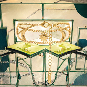 Bracelet tendance pour femme en acier inoxydable plaqué or 18 carats, étanche et anti-ternissement, avec design deux lunes et un soleil - Product Image 4