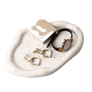 Bandeja de Almacenamiento de Joyas Multifuncional de Cerámica con Diseño Nórdico de Lujo Ligero, Tallada en Polígono, Plato de Exhibición para Accesorios Fotográficos, Individual - Product Image 1