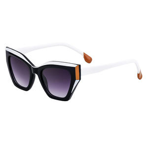 Lunettes de soleil œil de chat de style européen pour femmes, monture noire, lentille en PC, protection UV400, design quadrilatéral, Rx5739 - Product Image 1