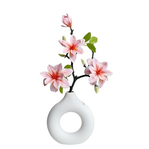 Arreglo de Flores Artificiales de Magnolia Muyu Chronicles en Jarrón, Decoración Realista de PVC para Sala de Estar y Comedor - Product Image 5