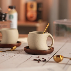 Ensemble de tasses à café <span class=keywords><strong>en</strong></span> céramique de style japonais créatif personnalisable <span class=keywords><strong>en</strong></span> gros avec soucoupe <span class=keywords><strong>en</strong></span> <span class=keywords><strong>bois</strong></span> - Product Image 2
