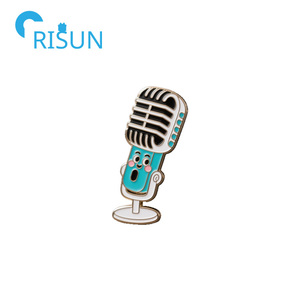 Vente en gros de broches de Microphone de musique en émail, Logo personnalisé, conception personnelle, Badges en métal, Notes de <span class=keywords><strong>Piano</strong></span>, épingles de revers, musicien - Product Image 2