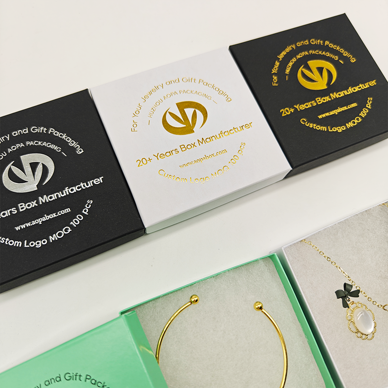 FSC Mix and Recycled labels on cardboard