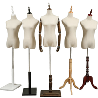 Mannequin pour homme pour le haut du torse avec base de bras en bois Présentoir en tissu de lin pour magasin de vêtements Présentoir élégant pour vêtements masculins