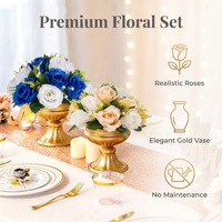 Arrangement floral décoratif de mariage en or avec fleurs artificielles, roses en soie blanches et vase pour la décoration de table de fête